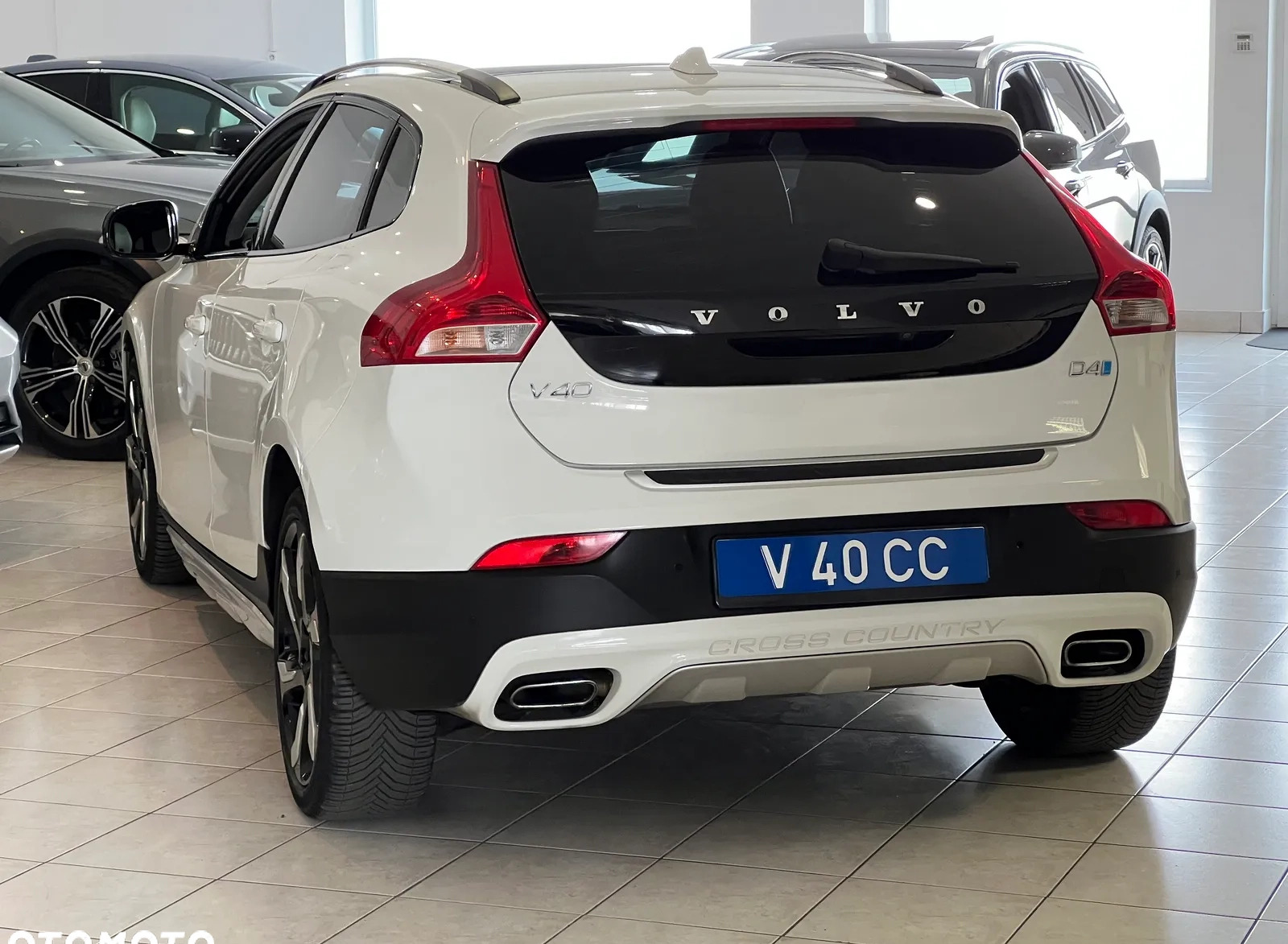 Volvo V40 cena 85900 przebieg: 142000, rok produkcji 2016 z Pilawa małe 562